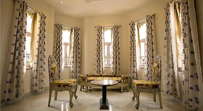 Bloom Boutique I Lake Pichola