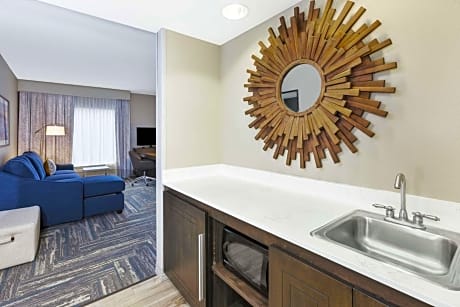 Queen Studio Suite with Two Queen Beds - Non-Smoking