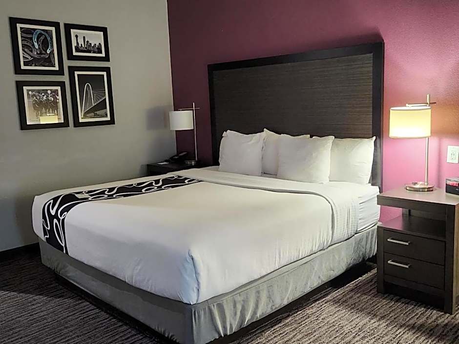 La Quinta Inn & Suites by Wyndham Dallas Grand Prairie North