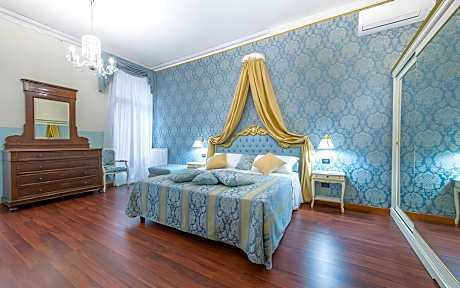 Family Suite with Jacuzzi