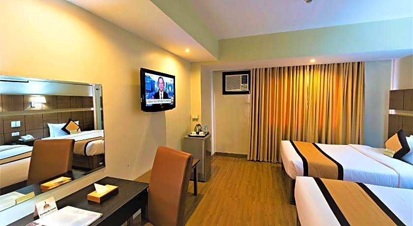 Pinnacle Hotel And Suites