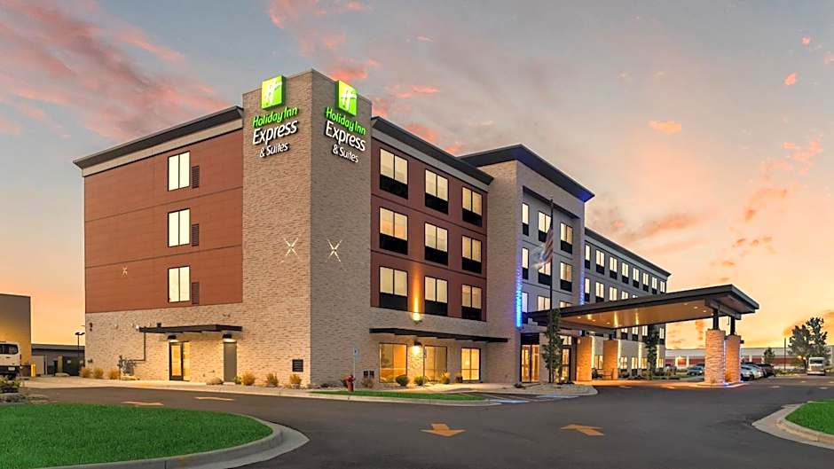 Photo 1 of 50 of Holiday Inn Express & Suites Racine By IHG