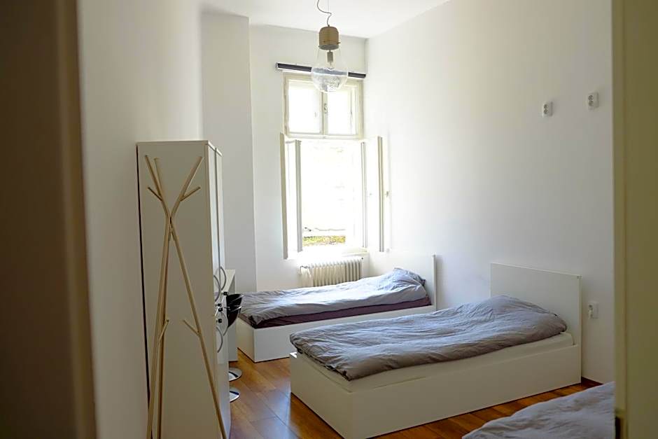 Lovecroatia Zagreb-'Paxnest' HOSTEL, No party! Cozy and quiet! Separated Men and women's Dormitory and Shower room! Indoor shoes provided! Lower beds with curtains for privacy! Maximum 4-5 beds per room! Fully prepared bed sheets! Have Laundry shop