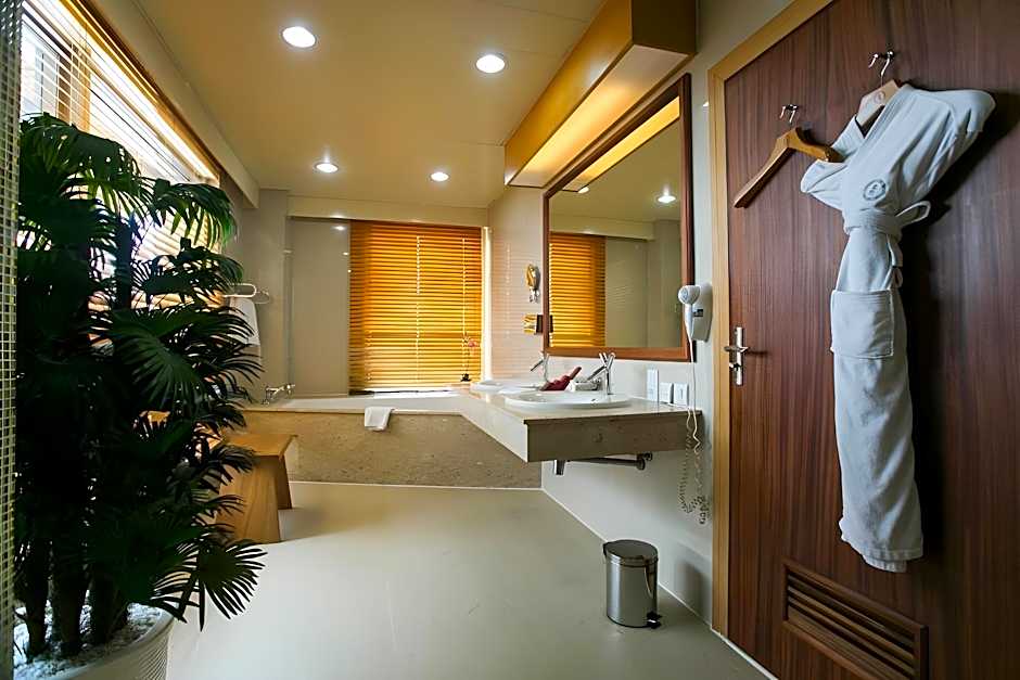 Lagos Oriental Hotel