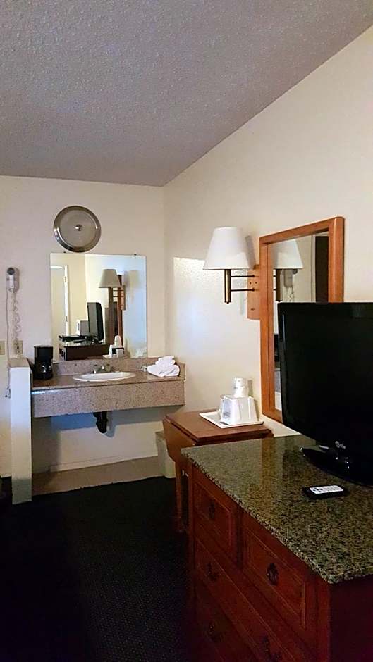 Travelodge by Wyndham Indio 