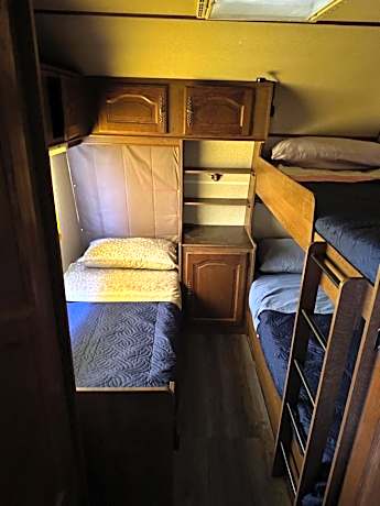 Caravan (5 Adults)