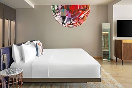 Spa Suite, Studio Suite, 1 King, Garden view, Balcony