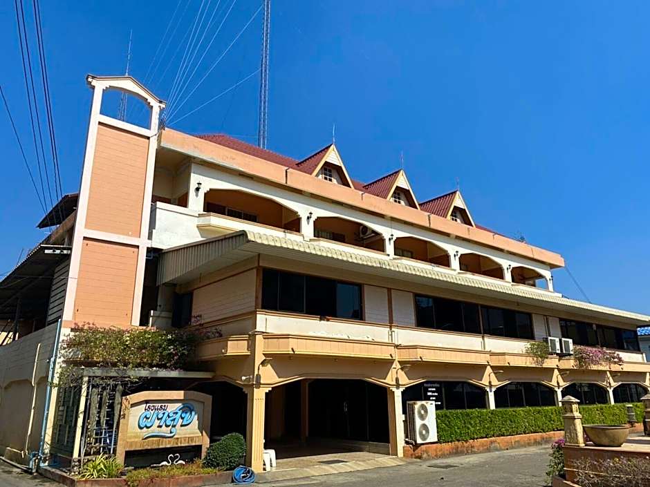 OYO 534 Phasuk Hotel