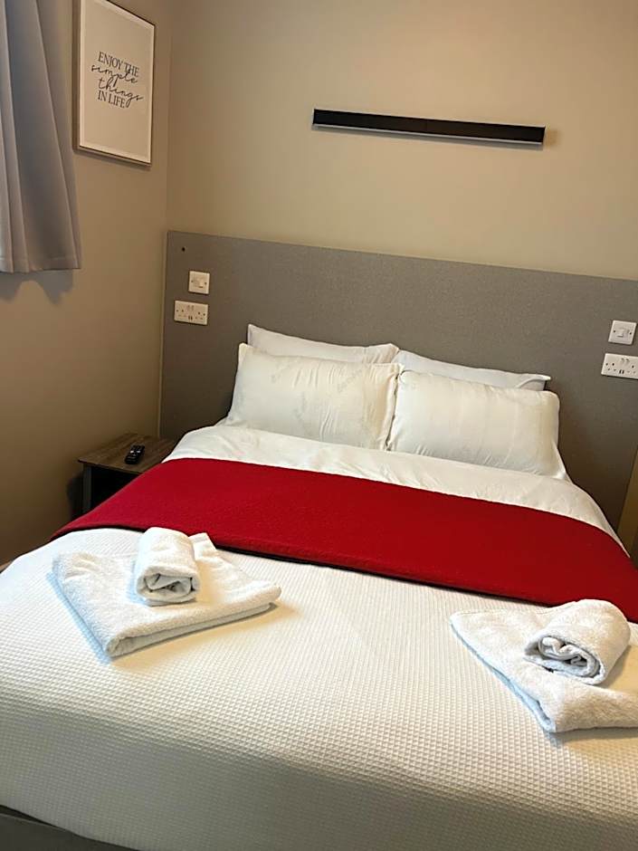 OYO Paragraph Palmers Green - Tottenham Stadium