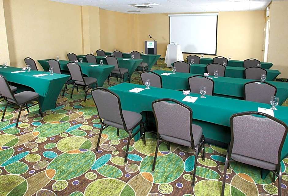 Holiday Inn Westbury-Long Island By IHG