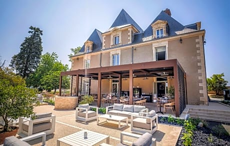 Hôtel & Restaurant - Le Manoir des Cèdres - piscine chauffée et climatisation