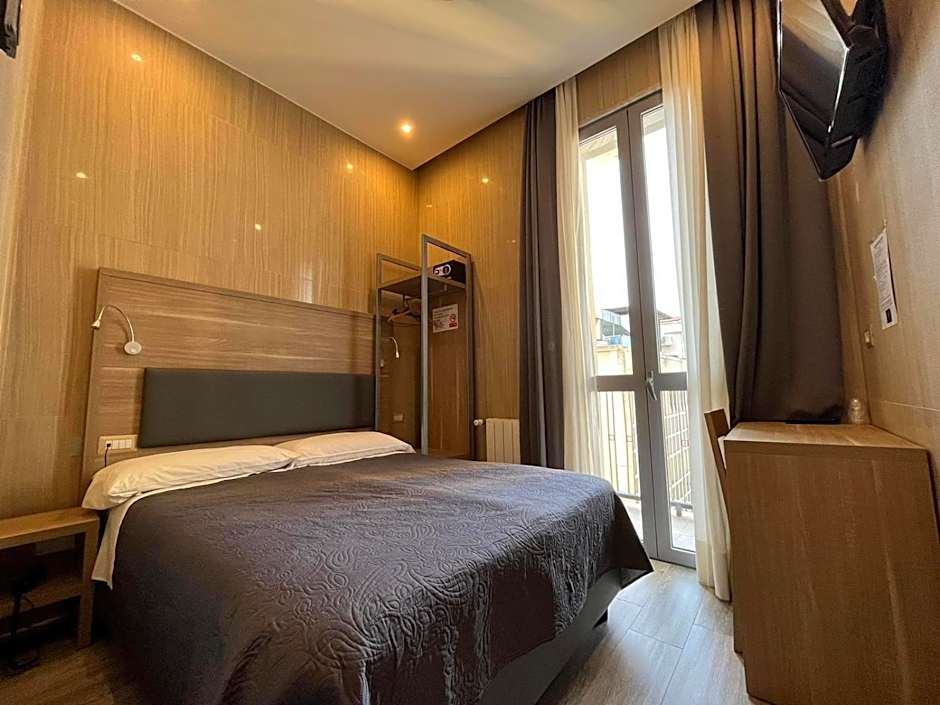 Hotel Midway