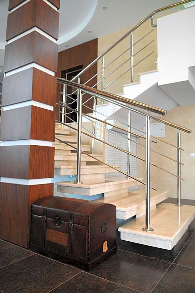 Manhattan Hotel & Restaurant