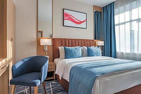 King Suite - Non-Smoking