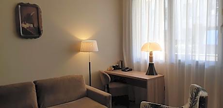 Junior King Suite with Sofa Bed