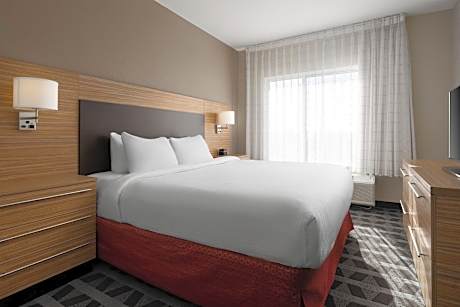 2 Bedroom Suite, Bedroom 1: 1 Queen, Bedroom 2: 1 Queen, Sofa bed