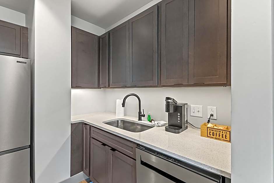 175 LEX - Walkable Downtown Lexington & Rupp Arena - Full Condos