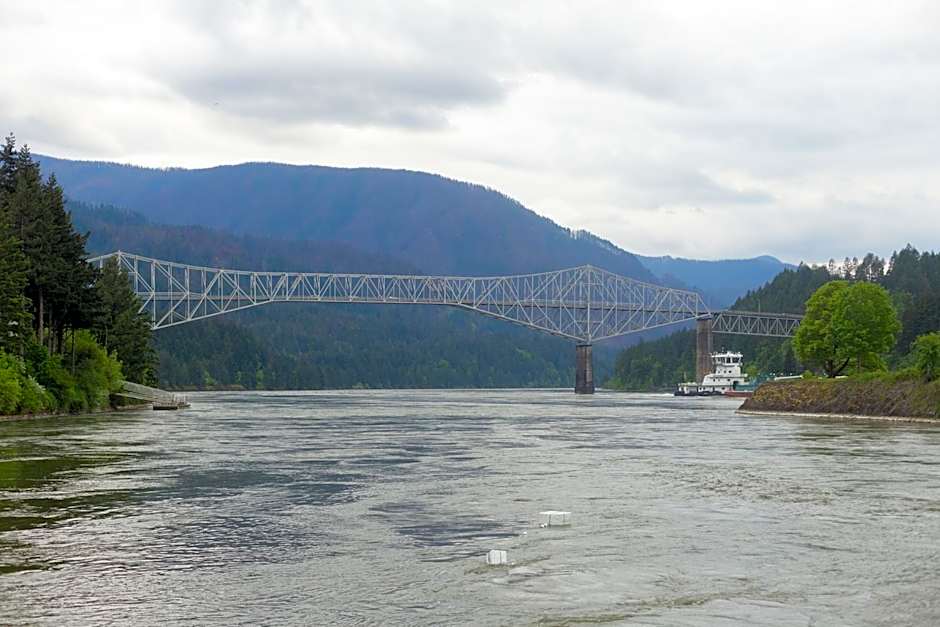 Columbia Gorge Inn