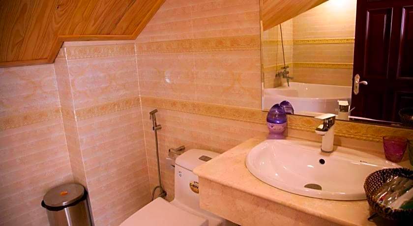 Hoa Sen Vang Hotel Dalat