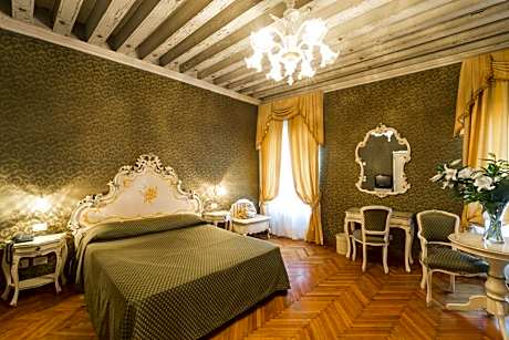 Junior Suite with Canal View