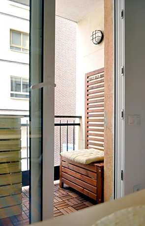 Single Room with Shared Shower and Toilet