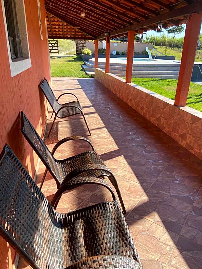 Recanto da Alegria - Casa em Cunha com Jacuzzi,Piscina,Rede,Churrasqueira,Lareira,Deck, Banco de coração