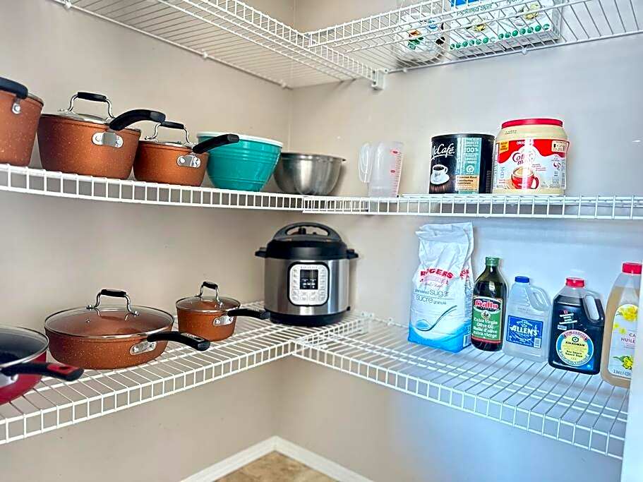 Comfortable 6 bedrooms house