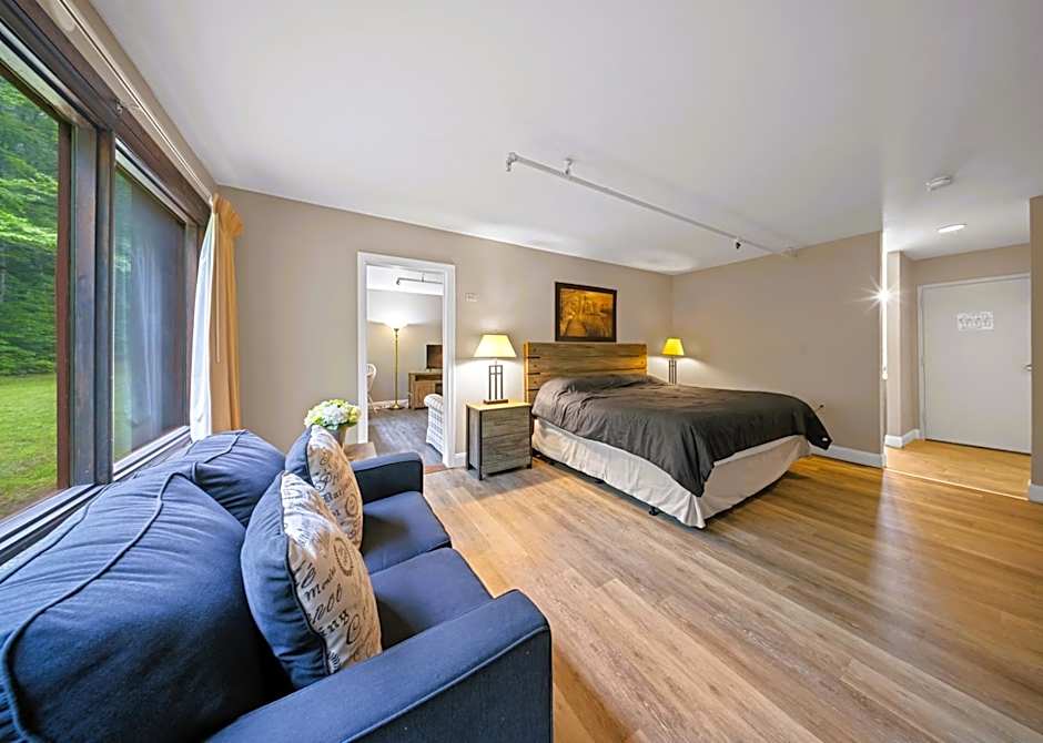 Evergreen Valley Inn