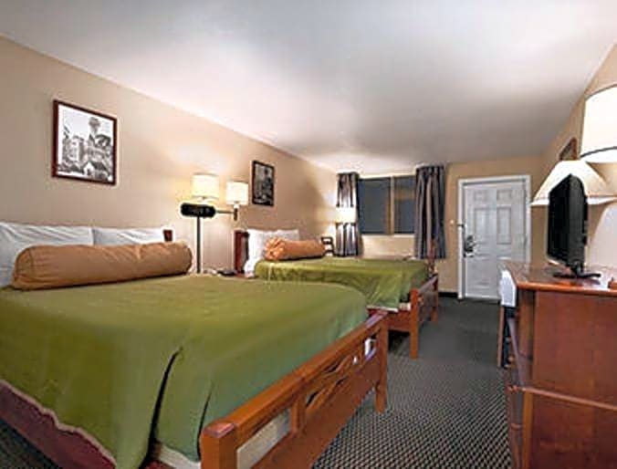 Travelodge by Wyndham New Orleans Harvey Hotel