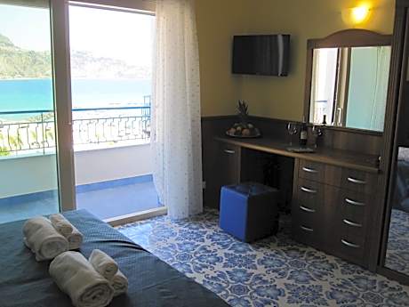 Double or Twin Room with Sea View