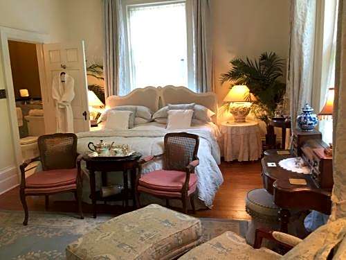 Photo 1 of 4 of King Room