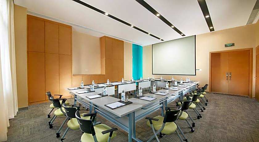 Holiday Inn Express Leshan City Square By IHG