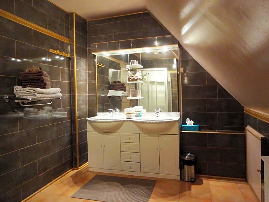 Prieure St Pierre de La Luthumiere