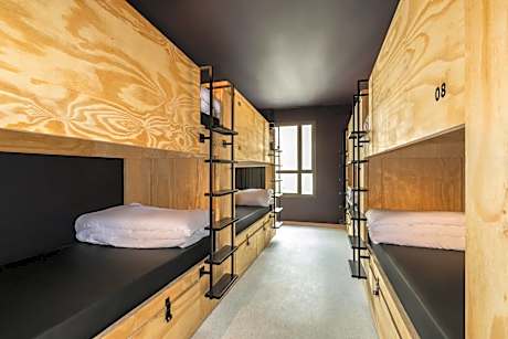 Bed in a 6-8 mixed Shared Room