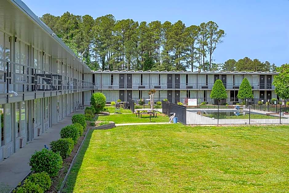 Masters Inn Selma Smithfield I-95 By OYO