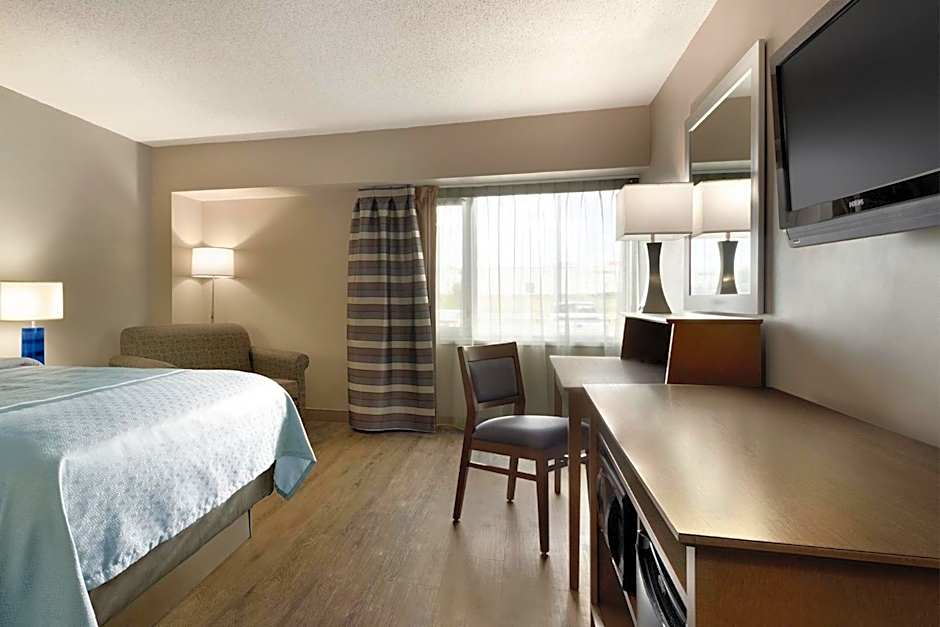 Travelodge by Wyndham Saskatoon