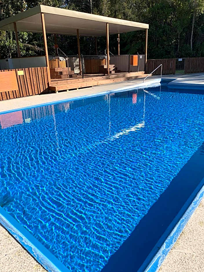 Sapphire Springs Holiday Park and Thermal Pools