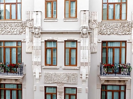 Pera Parma Hotel