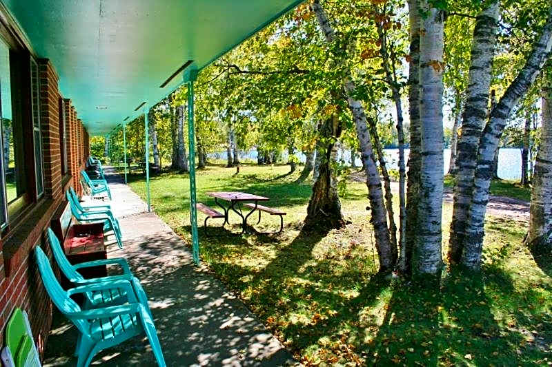 Historic Birch Lodge and Motel