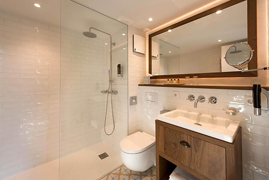 LOEV - VELA Hotels