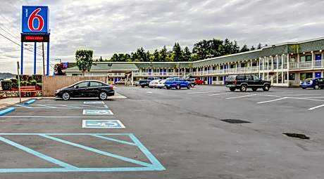 Motel 6-Coos Bay, OR