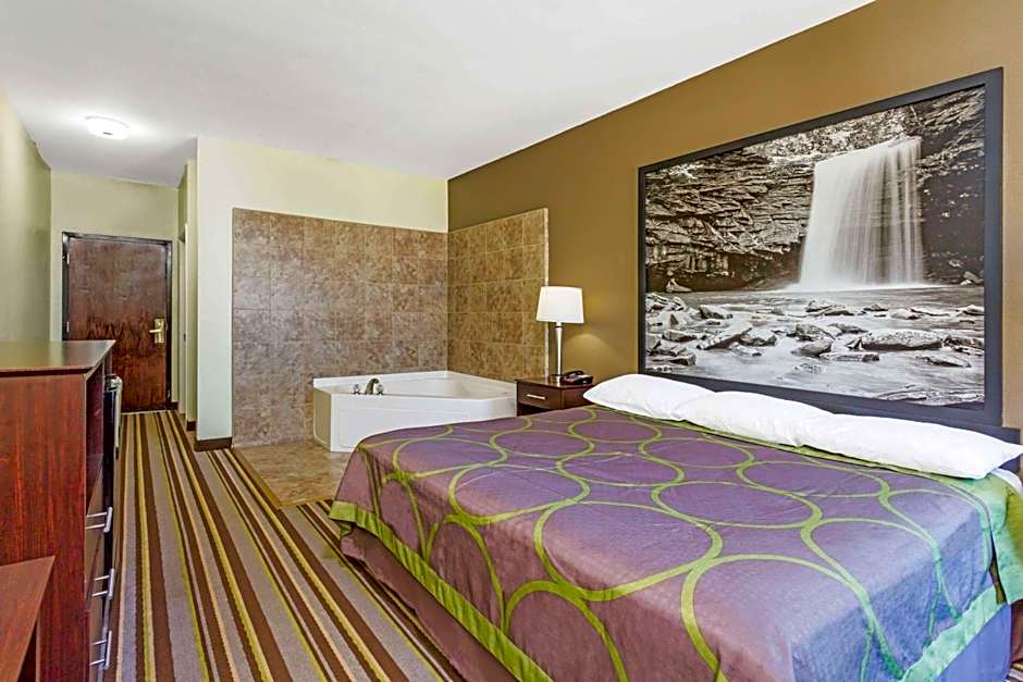 Super 8 by Wyndham Midlothian/Richmond Area