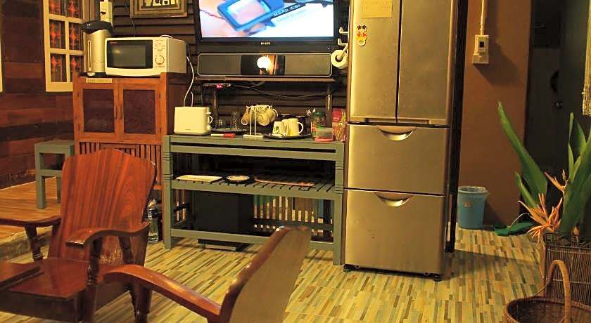 Chommuang Guest House At Ayutthaya.