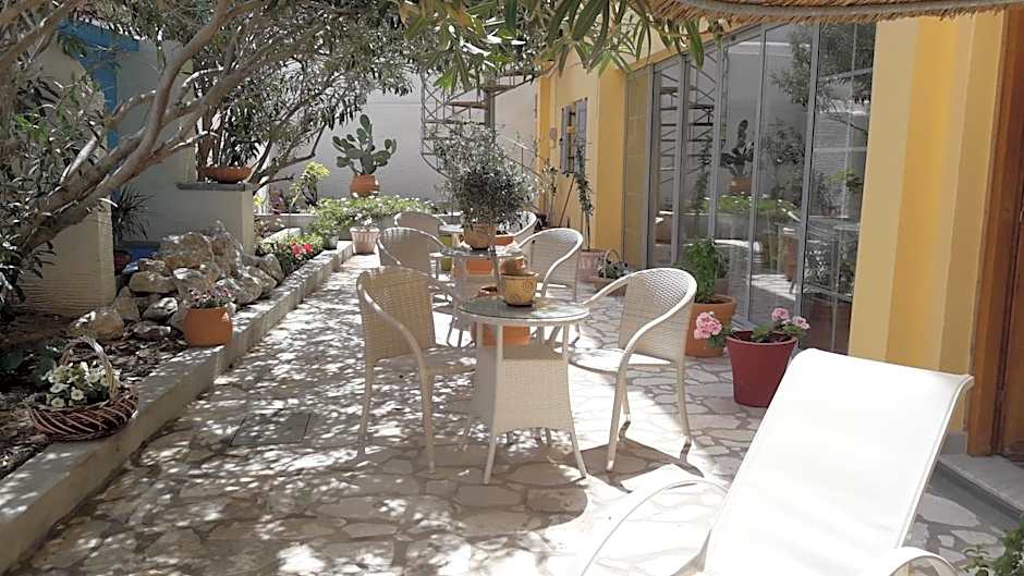 MasouriBlu Boutique Hotel