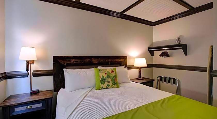 Caliente Tropics Hotel