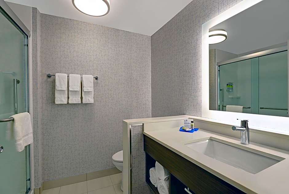 Holiday Inn Express Kingston West By IHG