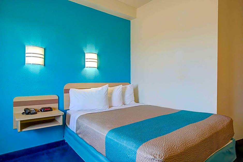 Motel 6-Grande Prairie, AB