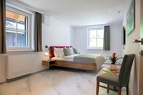 Deluxe Suite with Lake View