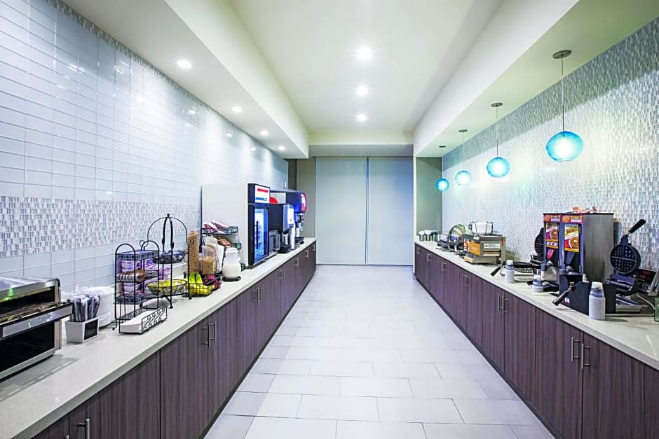 La Quinta Inn & Suites by Wyndham McAllen La Plaza Mall