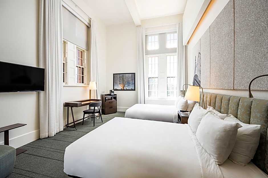 The Richardson Hotel